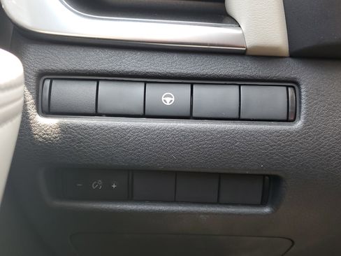 Certified 2023 Nissan Rogue SV image 27