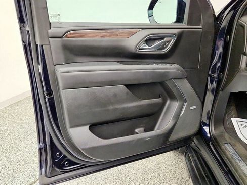 Used 2022 Chevrolet Suburban LT w/ LT Signature Plus Package AWD/4WD image 11