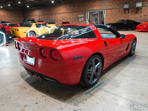 Used 2006 Chevrolet Corvette Coupe w/ Preferred Equipment Group RWD image 38