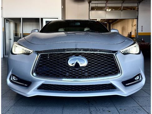 Used 2019 INFINITI Q60 3.0t Luxe w/ Essential Package AWD/4WD image 3