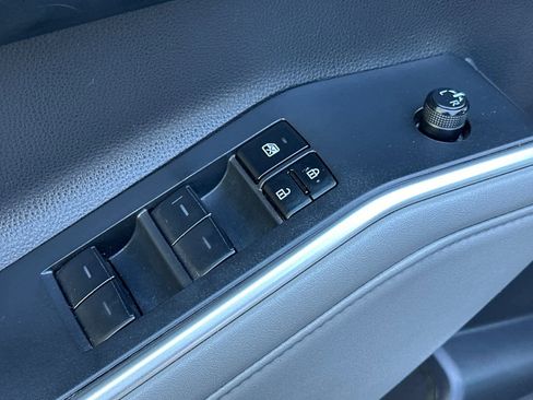 Used 2023 Toyota Highlander XLE image 13