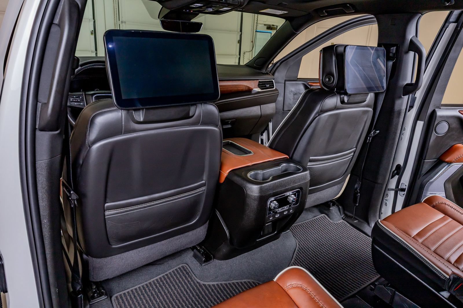 Used 2024 GMC Yukon Denali Ultimate AWD/4WD image 43