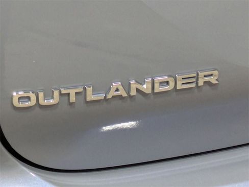 Used 2025 Mitsubishi Outlander SEL image 10