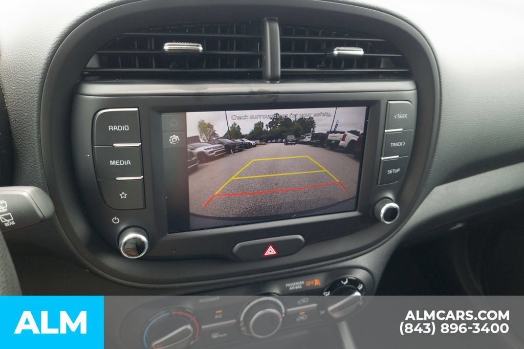 Used 2025 Kia Soul LX w/ LX Technology Package FWD image 23