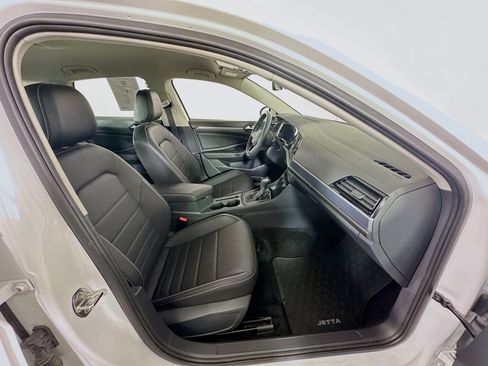 Used 2024 Volkswagen Jetta SE image 32