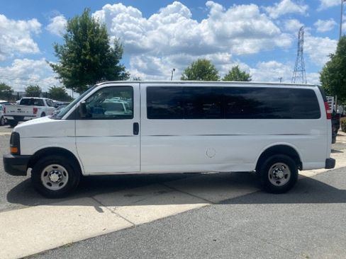 Used 2016 Chevrolet Express 3500 LS RWD image 2