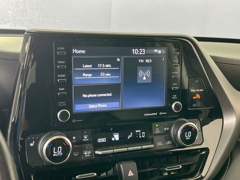 Used 2022 Toyota Highlander XLE image 13