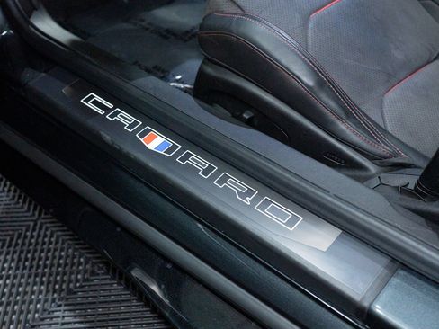 Used 2018 Chevrolet Camaro ZL1 RWD image 21