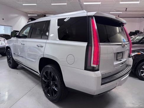Used 2016 Cadillac Escalade Premium AWD/4WD image 5