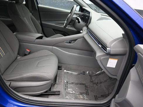 Used 2025 Hyundai Elantra SEL image 8