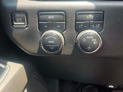 Used 2023 Chevrolet Silverado 1500 LT AWD/4WD image 7