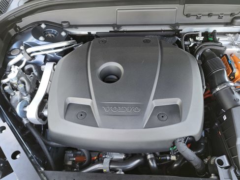 New 2025 Volvo XC60 T8 Plus w/ Protection Package Premier image 10