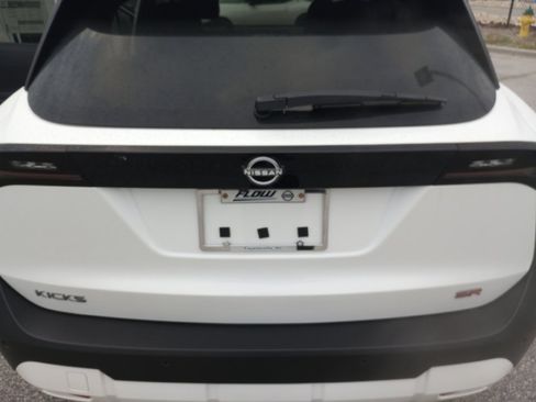 New 2026 Nissan Kicks SR w/ Cold Weather Package FWD image 14