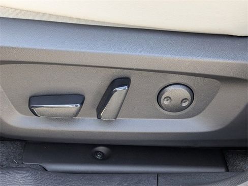 New 2025 Mitsubishi Outlander SE image 20