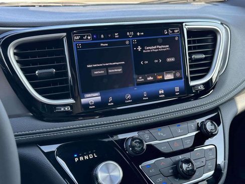 New 2026 Chrysler Pacifica Select image 9