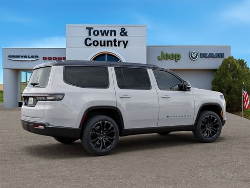 New 2026 Jeep Grand Wagoneer Summit image 4