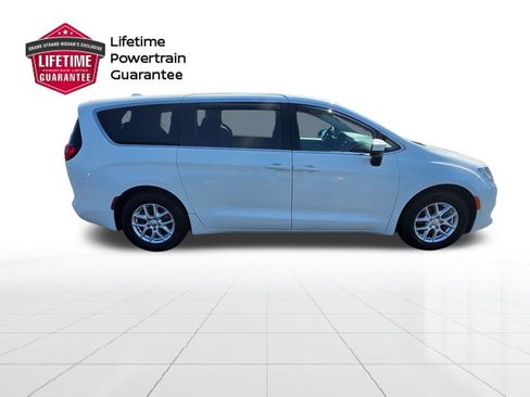 Used 2018 Chrysler Pacifica LX FWD image 6