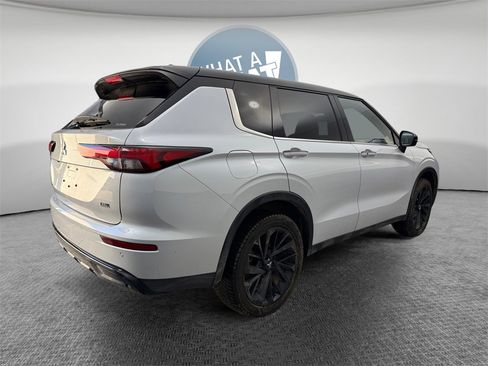 Used 2023 Mitsubishi Outlander SEL Black Edition image 3