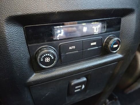 Used 2023 Chevrolet Traverse LT FWD image 28