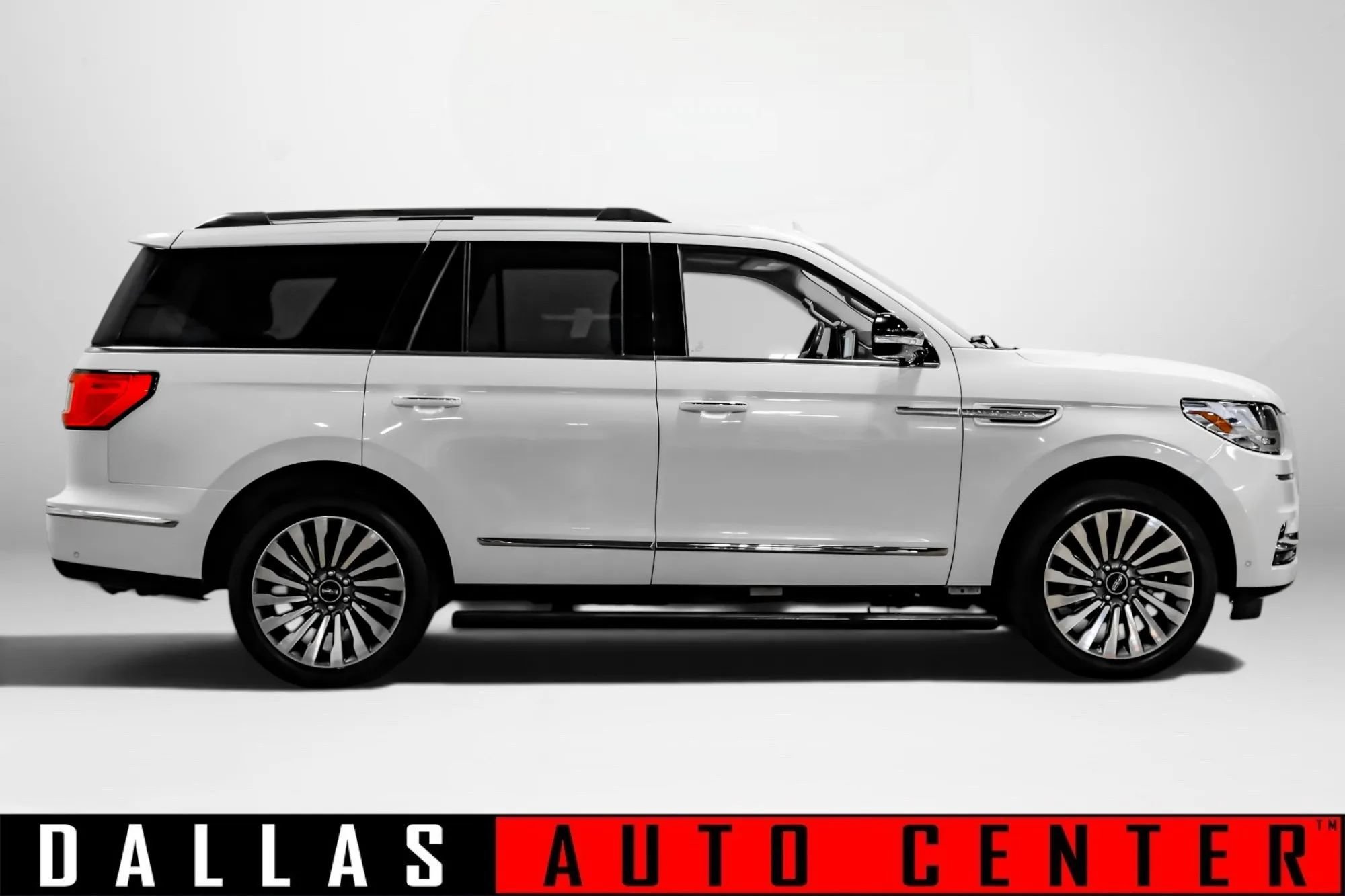 Used 2020 Lincoln Navigator Reserve w/ Luxury Package AWD/4WD image 4