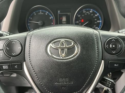 Used 2017 Toyota RAV4 LE image 11