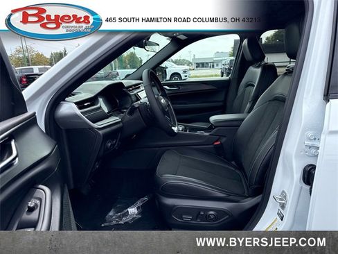 New 2025 Jeep Grand Cherokee Altitude image 11