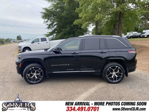 Used 2023 Jeep Grand Cherokee Summit AWD/4WD image 5