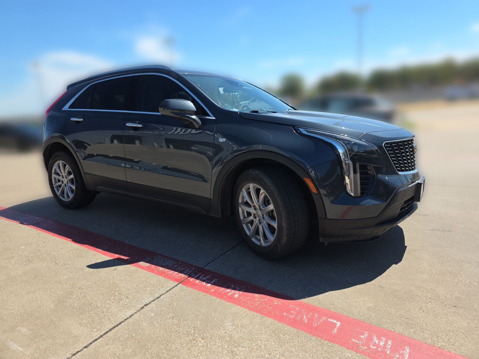 Used 2021 Cadillac XT4 Luxury w/ Cold Weather Package FWD image 2