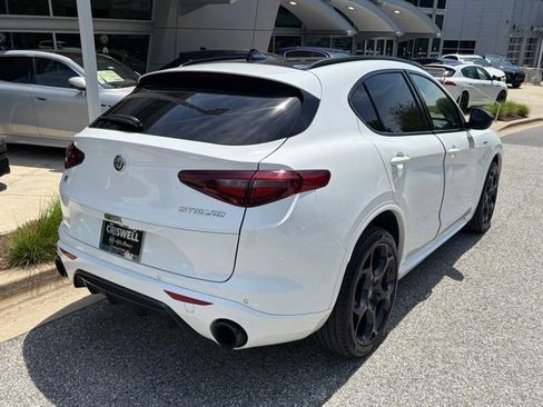 Used 2023 Alfa Romeo Stelvio Veloce AWD/4WD image 5
