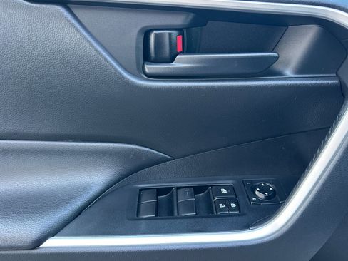 Used 2021 Toyota RAV4 LE w/ Carpet Mat Package (TMS) image 11