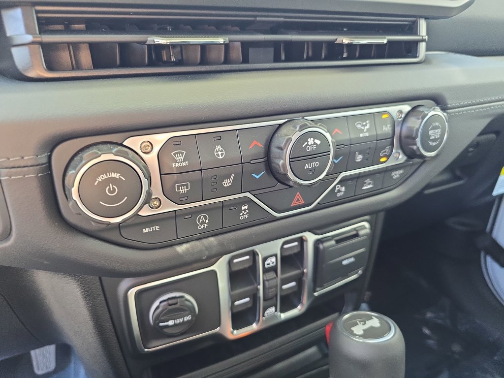 New 2026 Jeep Wrangler Unlimited Sahara AWD/4WD image 21