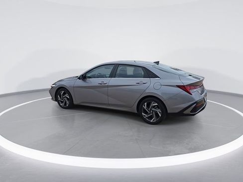 Used 2025 Hyundai Elantra SEL FWD image 6