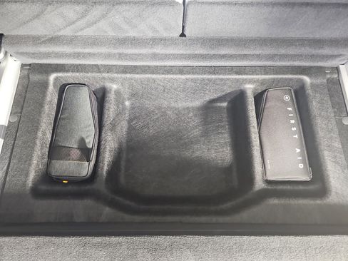 Used 2024 Rivian R1S Adventure AWD/4WD image 32