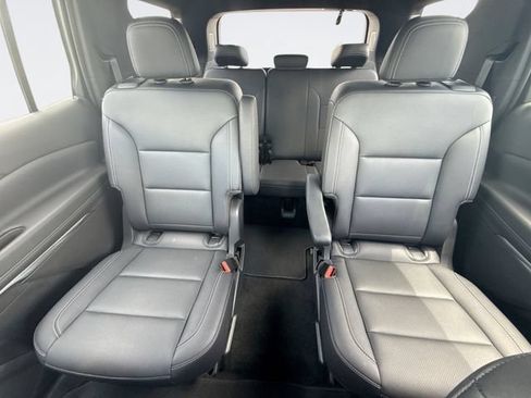 Used 2025 Chevrolet Traverse LT FWD image 22