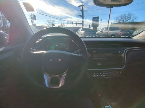 Certified 2022 Chevrolet Bolt EUV Premier w/ Sun & Sound Package image 14