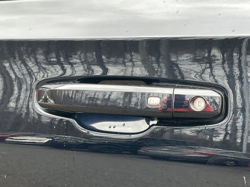 Used 2021 Chevrolet Tahoe Z71 w/ Z71 Off-Road Package image 36