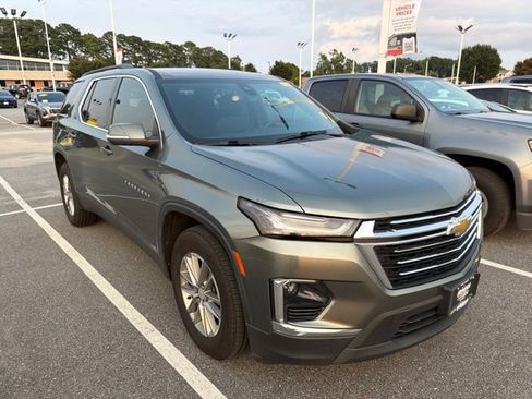Used 2023 Chevrolet Traverse LT FWD image 6