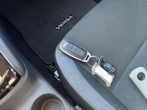 Used 2025 Nissan Versa SV FWD image 18