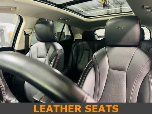 Used 2023 Buick Envision Essence w/ Sport Touring Package FWD image 3