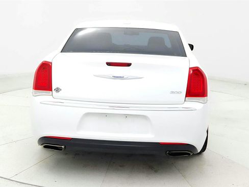 Used 2019 Chrysler 300 Touring L w/ Quick Order Package 22F RWD image 4