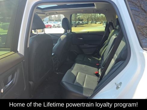 Used 2023 Nissan Rogue SV w/ SV Premium B Package image 5