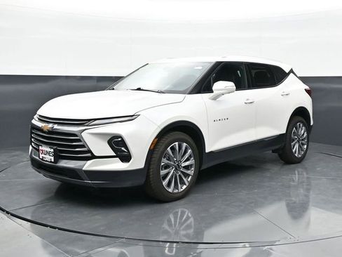 Used 2024 Chevrolet Blazer Premier w/ Driver Confidence II Package image 3