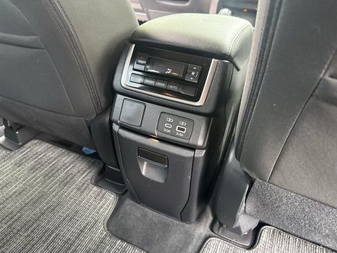 Used 2024 Subaru Ascent Premium w/ Convenience Package AWD/4WD image 32
