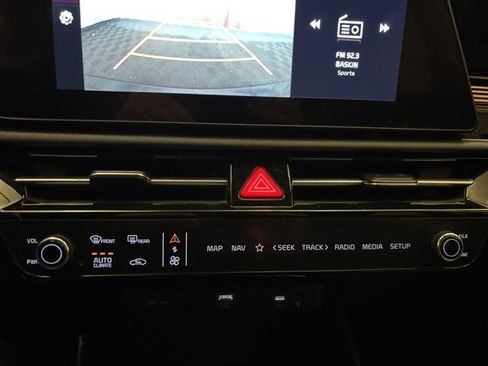 Certified 2024 Kia Niro EX Touring image 18