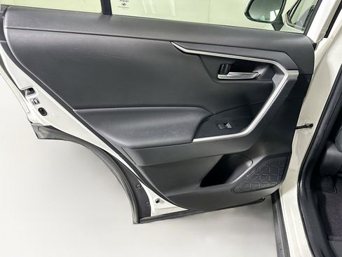Used 2020 Toyota RAV4 XLE image 26