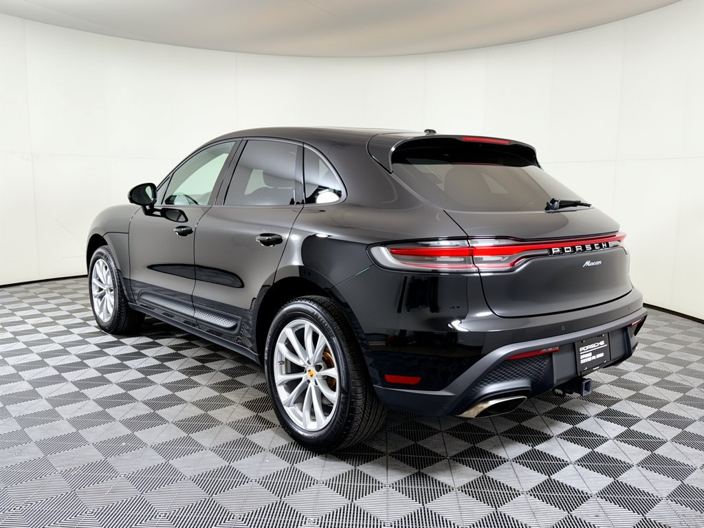 Certified 2025 Porsche Macan w/ Premium Package Plus AWD/4WD image 3