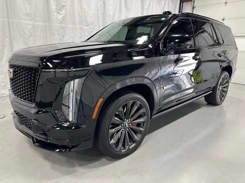 Used 2025 Cadillac Escalade V image 3