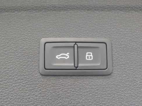 Certified 2025 Audi Q5 2.0T Premium w/ Convenience Plus Package image 24