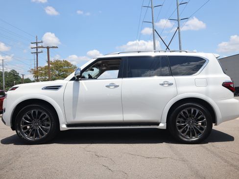 Used 2024 Nissan Armada Platinum w/ Captain's Chairs Package AWD/4WD image 2