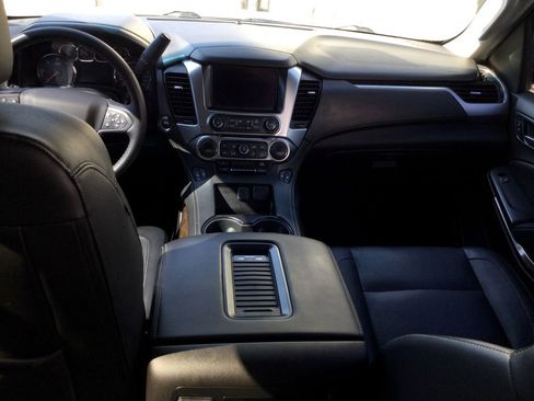Used 2017 Chevrolet Suburban LT image 27